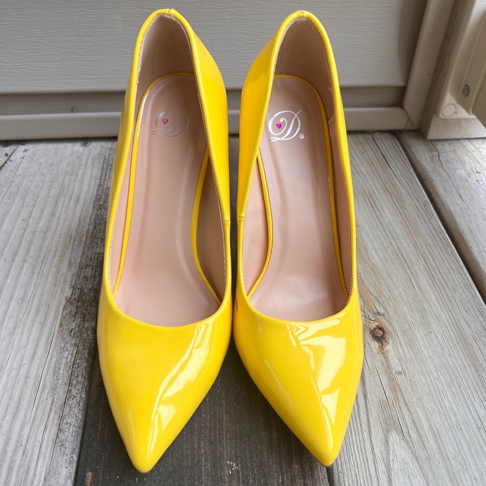 💛SUPER CUTE 5” Yellow Heels💛